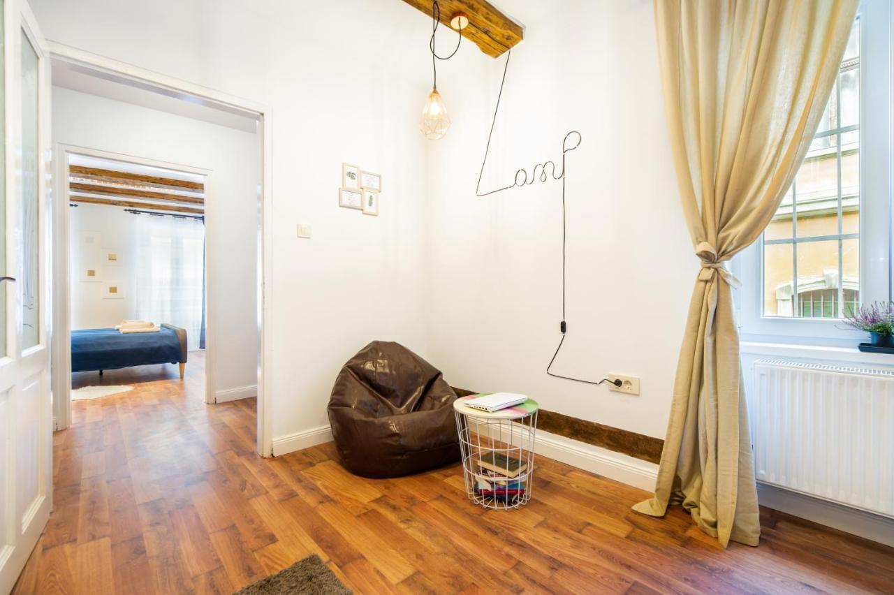 Lamp House Apartment Brasov Ngoại thất bức ảnh